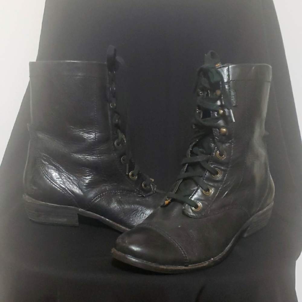 Fossil boots